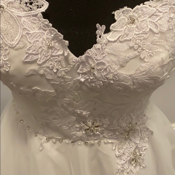 New wedding dress - Picture 3 of 6